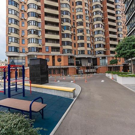 קייב New Building Near Arena City Lesi Ukrainky 7A מראה חיצוני תמונה