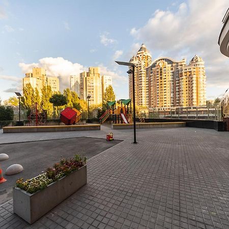 קייב New Building Near Arena City Lesi Ukrainky 7A מראה חיצוני תמונה