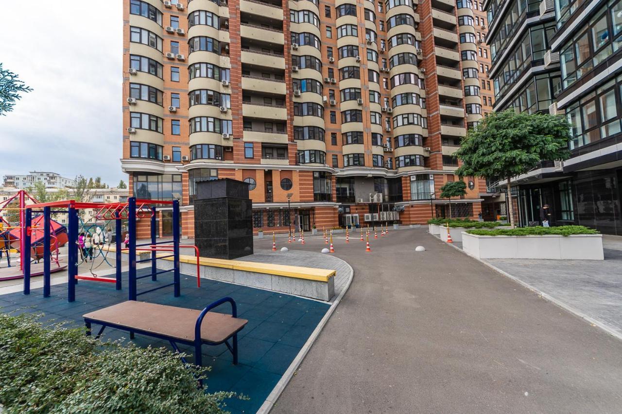 קייב New Building Near Arena City Lesi Ukrainky 7A מראה חיצוני תמונה