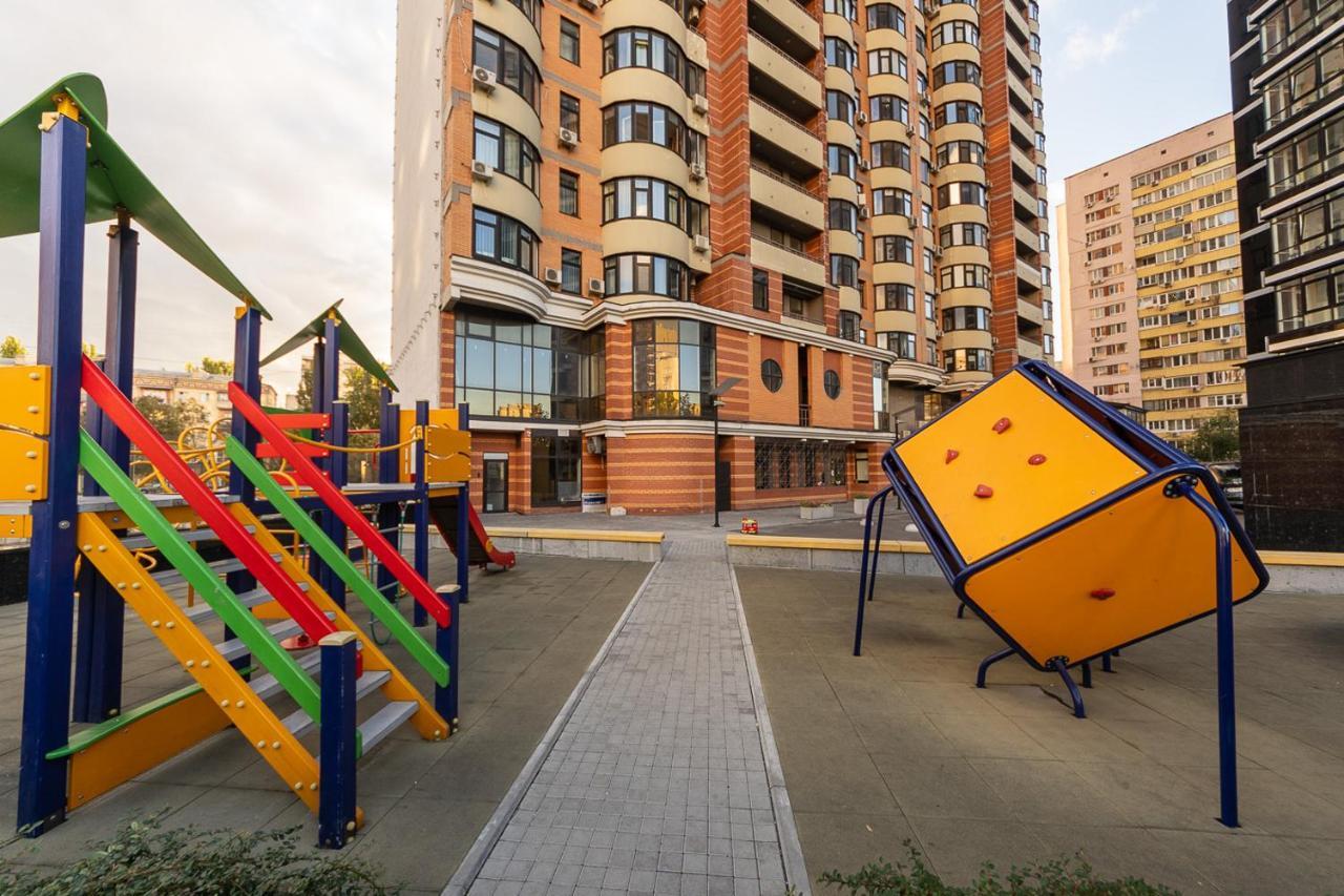 קייב New Building Near Arena City Lesi Ukrainky 7A מראה חיצוני תמונה
