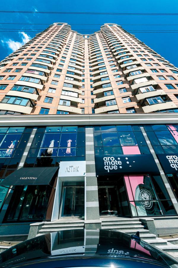 קייב New Building Near Arena City Lesi Ukrainky 7A מראה חיצוני תמונה